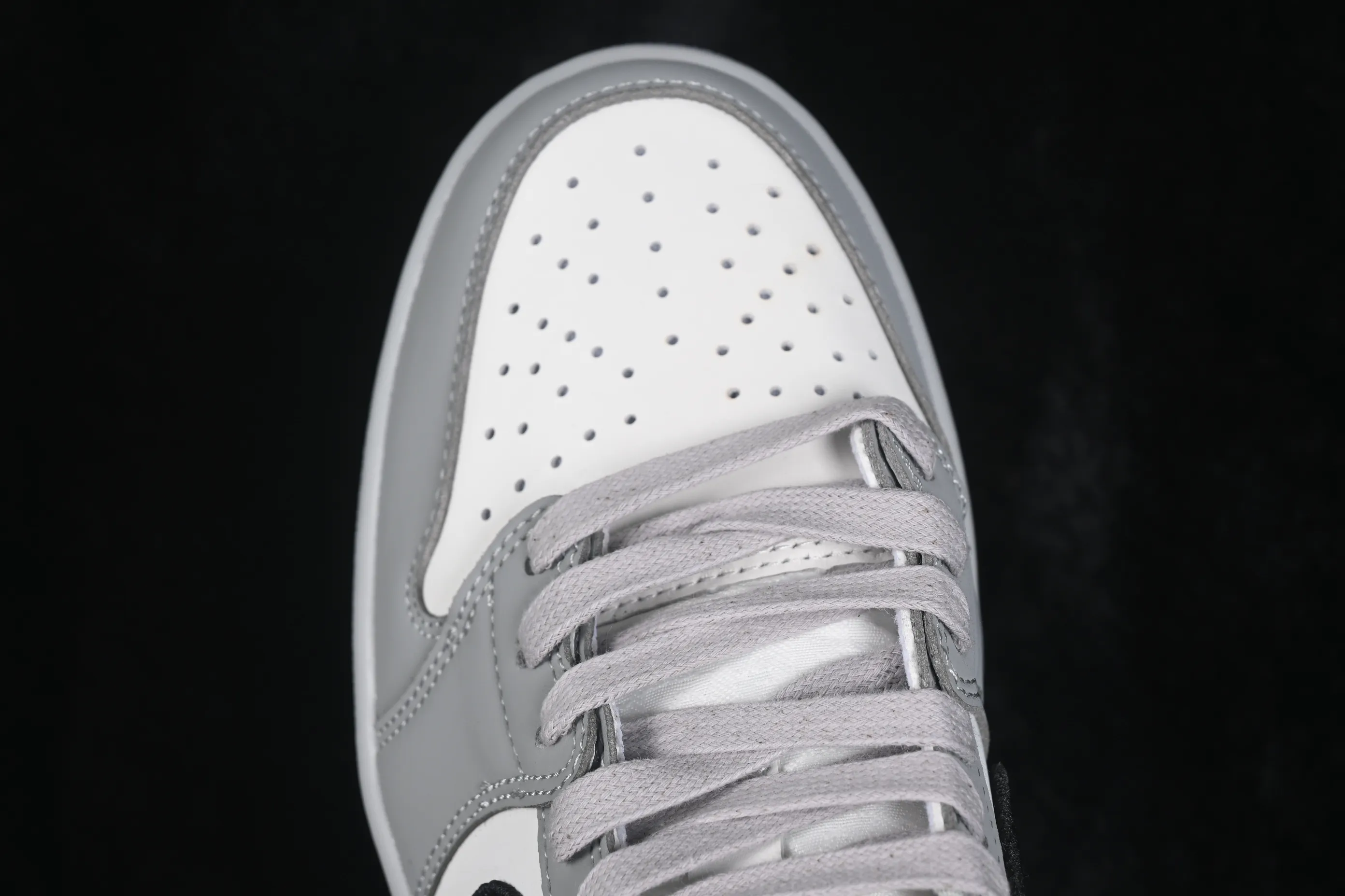 All categories Air Jordan Jordan series basketball shoes Air Jordan 1 Low Dior x Air Jordan 1 Low AJ1 Joe 1 Dior joint white gray low top CN8608-002